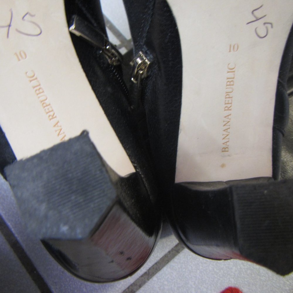 BANANA REPUBLIC Black Leather Knee Boots Sz 10, 4" Heel, Almond Toe - Picture 15 of 15
